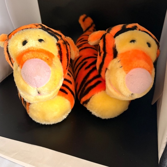 Disney Tigger Plush Slippers Women's Size 5-6 - Picture 1 of 9